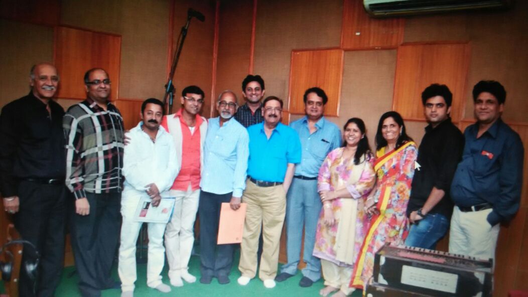 मुंबई में पिछले दिनों राजस्थानी फिल्म कंगना के म्यूजिक रिकॉर्डिंग के मौके पर मौजूद फिल्म की टीम।